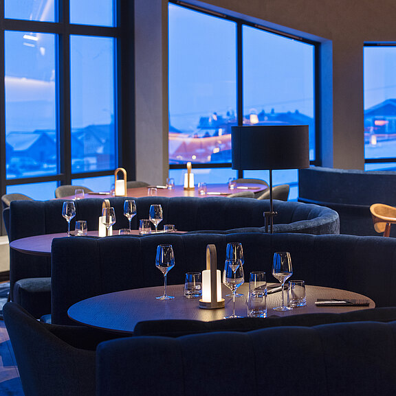 Restaurant auf Hurtigruten Restaurant_Nansen_HGR_136278_Photo_Agurtxane_Concellon.JPG